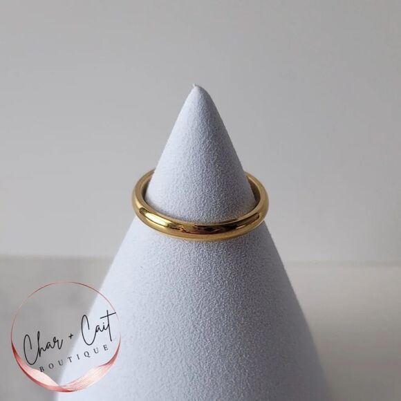 Stainless Steel Simple Gold-Tone Ring Size 8 - Picture 1 of 4